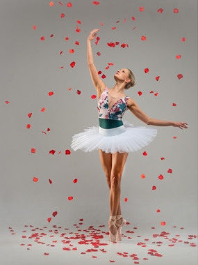 唯美芭蕾舞美女形体写真艺术摄影图片